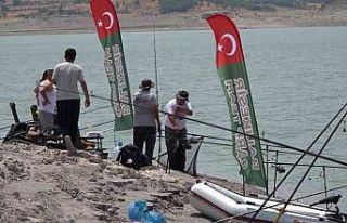 Sındırgı’da balıkçılar baraj gölünde kıyasıya...