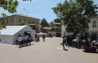 Sındırgı’da cuma namazı çadırlarda kılındı