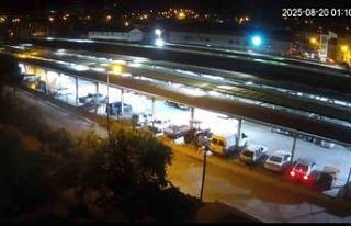 Sındırgı’da deprem anı güvenlik kamerasında