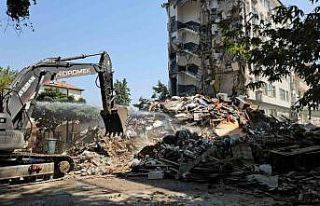 Sındırgı’da deprem sonrası hasarlı binaların...