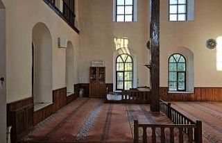 Sındırgı’daki depremde tarihi cami hasar gördü