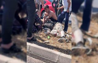 Şırnak’ta yolun karşısına geçerken aracın...