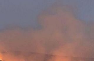 Sivas’ta örtü yangınına ekiplerin müdahalesi...