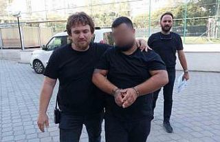 Sokak ortasında eşini darp edip ateş açan şahıs...