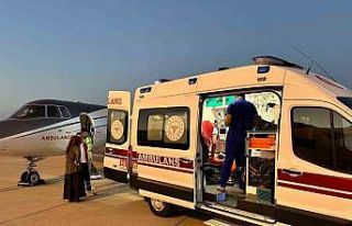 Solunum yetmezliği yaşayan bebek ambulans uçakla...