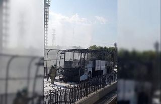 Sultangazi’de servis otobüsü alevlere teslim oldu