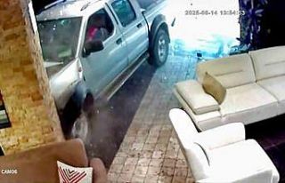 Sürücünün tansiyonu düştü, araç önündeki...