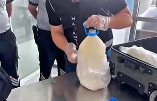Süt şişesi içinde uyuşturucu gele geçirildi