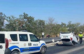 Takla atan araç sürücüsü yaralandı