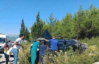 Takla atan araçtan bir kişi yaralı kurtarıldı