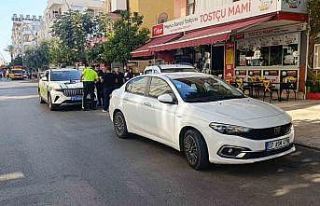 Taksiciler ihbar etti, korsan taksici yakalandı