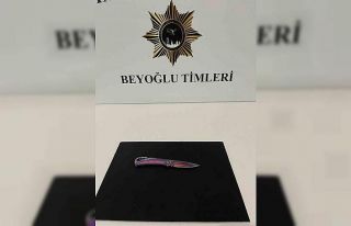 Taksim’de sevgilisini kıskanan kadın 3 kişiyi...