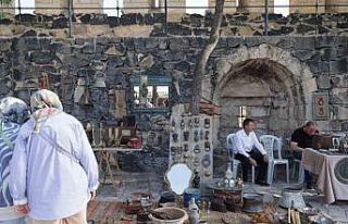 Tarihi kale, ilk kez bir antika pazarına ev sahipliği...