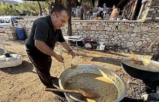 Tarihi Sarıhacılar’da bin kişilik aşure ikramı