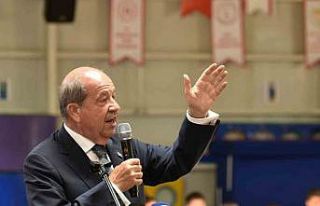 Tatar: "İki bayrakla, insanlık ve çağ dışı...