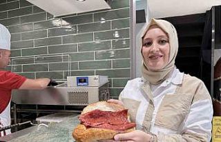 Tatilcilerin yeni gözdesi sucuk döner