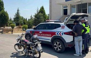 Tehlikeli şov pahalıya patladı: Motoru bağlandı,...