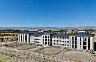 Tıp Fakültesi binasıyla Ağrı sağlıkta bölgesel...