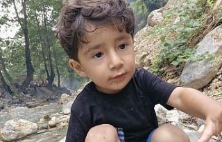 Tırla çarpışan motosikletteki 4 yaşındaki çocuk,...