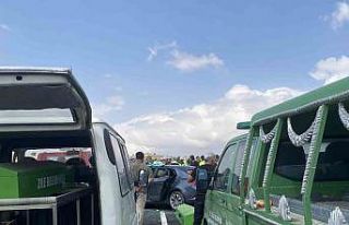 Tokat’ta iki otomobil kafa kafaya çarpıştı:...