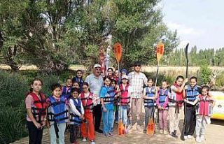 Tomarza’da Kuran kursu öğrencilerine kano hediyesi