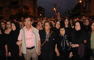 Trabzonlular siyah renkli kıyafetlerle Sinem Topaloğlu...