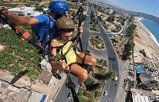 Trafik kazası yamaç paraşütü kamerasında