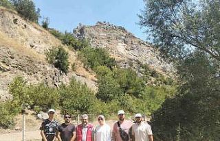 TÜGVA’lı gençlerden çevre temizliği