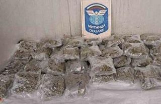 Tüp gaza saklanan esrarı yurda sokacaklardı