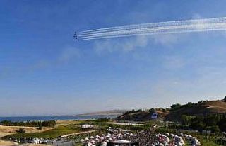 Türk Yıldızları’nın gösterisi nefes kesti