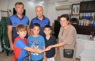 Türkeli’de örnek çocuklar: Buldukları 13 bin...