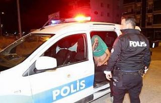 Üçüncü kez alkollü yakalandı, polis aracının...