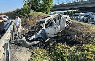 Ümraniye’de kontrolden çıkıp refüje giren otomobil...