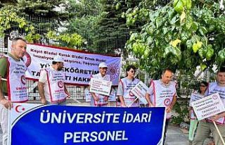 Üniversite idari personeli eylem yaptı