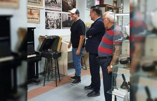 Ünlü oyuncu İlker Ayrık’tan Balıkesir Lisesi’ne...