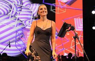 Ünlü sanatçı Sevcan Orhan Bitlislileri coşturdu