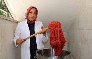 Unutulmaya yüz tutmuş boyamacılık geleneksel yöntemlerle...