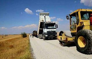 Uşak İl Özel İdaresi yol çalışmalarına hız...