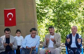 Vali Çelik, Şemdinli’de şehit ailelerini ziyaret...