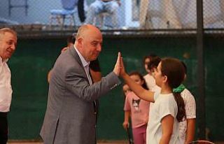 Vali Coşkun minik sporcularla bir araya geldi