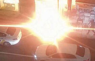 Van’da aydınlatma direğinin kabloları alev aldı