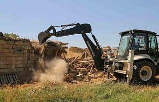 Van’da metruk yapı ve ahırların yıkımını...
