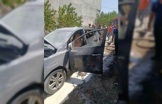 Van’da park halindeki otomobil yandı