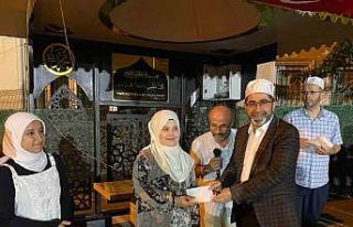 Vefa gecesinde Kur’an kursu öğrencileri ödüllerini...