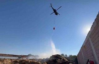 Yanan saman balyalarına jandarma helikopteriyle müdahale