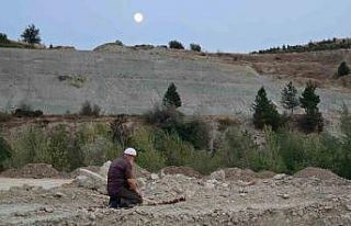 Yangında evini terk edip karşı tepede namazını...