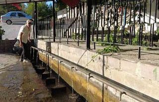 Yaralı Pınar kaynak suyu yıllardır boşa akıyor
