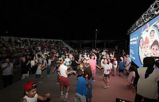 Yenikent’te çocukların sinema keyfi