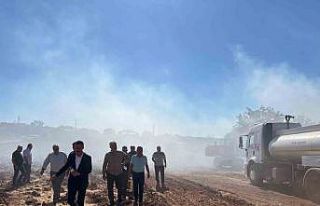 Yerleşim yerlerini tehdit eden yangına, havadan...