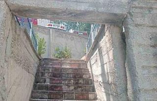 Yıkım emri çıkan bina sakinleri diğer blokların...